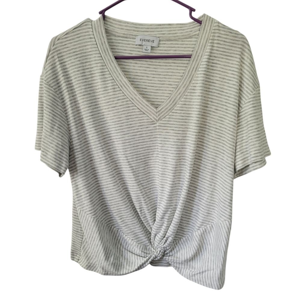 Evereve Gray & White Stripe Twist Front V-Neck Size Small